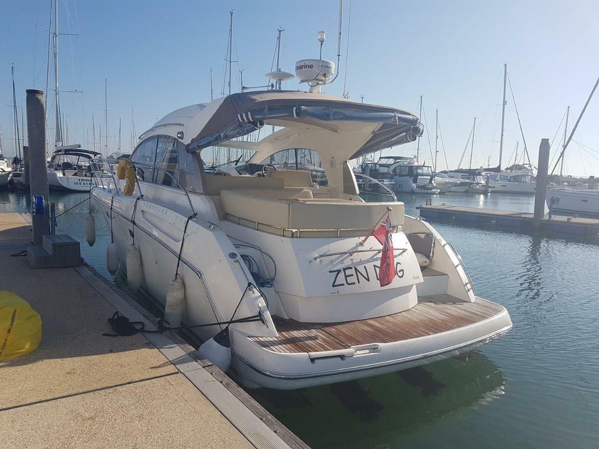 Zen Dog Luxury Motor Yacht Lymington Exterior foto