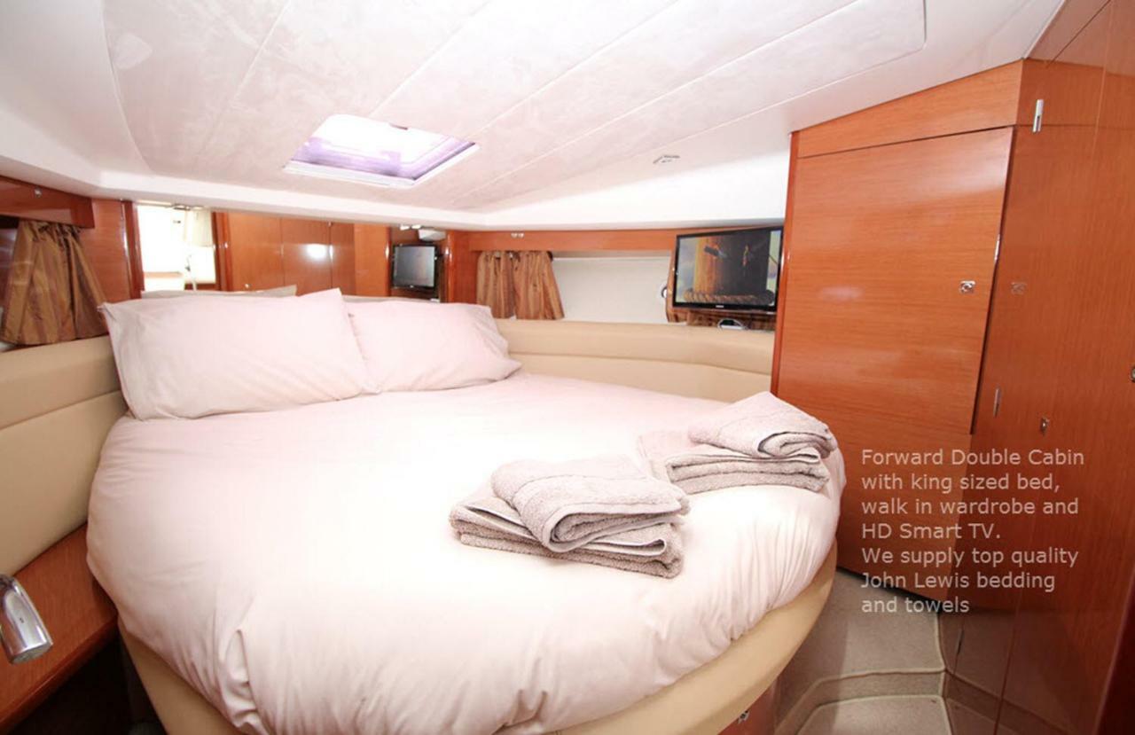 Zen Dog Luxury Motor Yacht Lymington Exterior foto