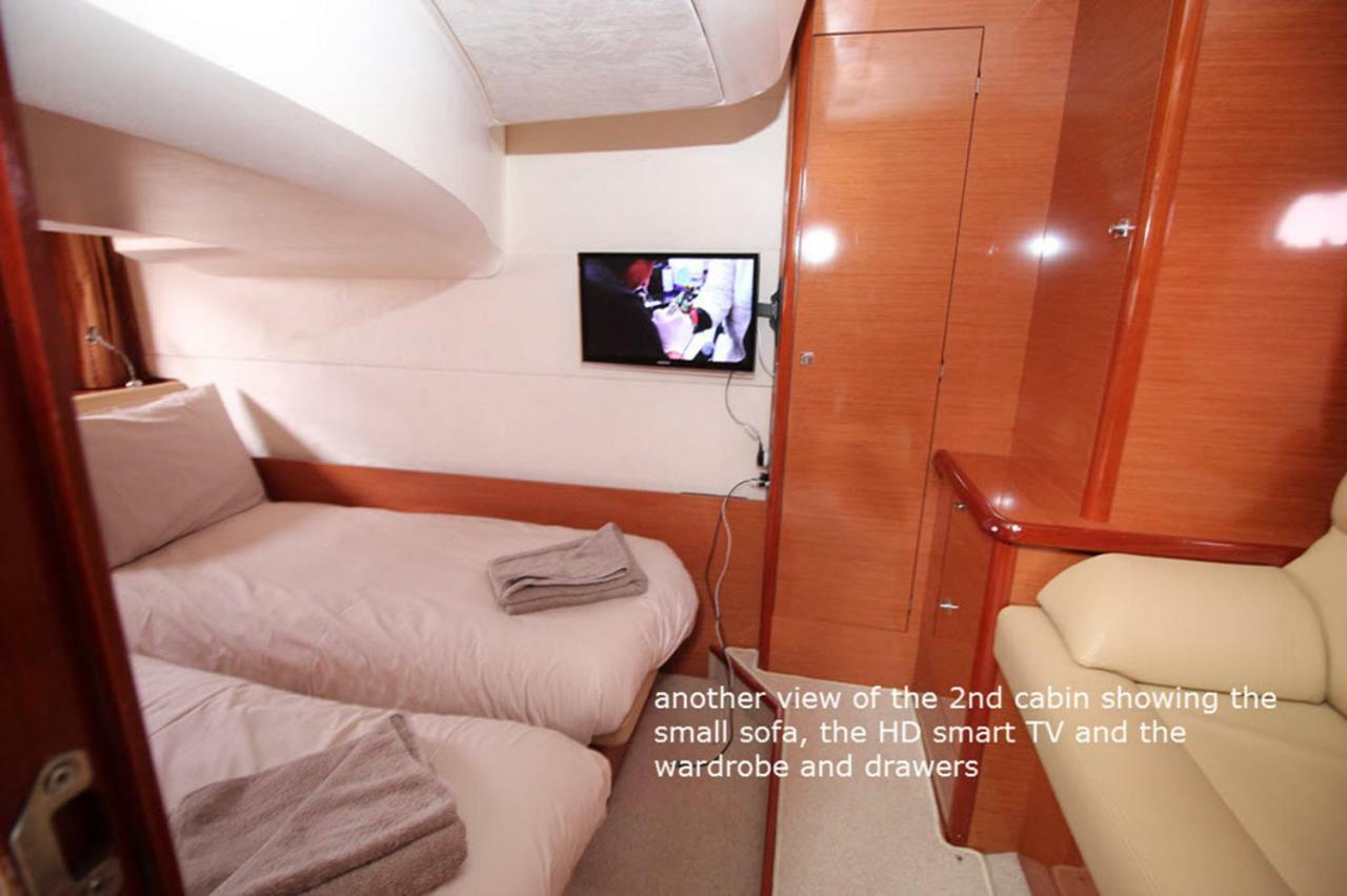 Zen Dog Luxury Motor Yacht Lymington Exterior foto