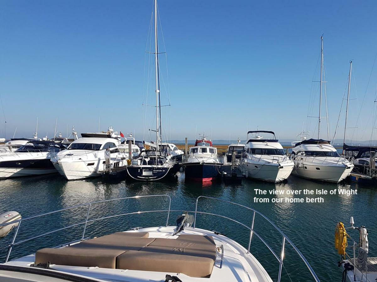 Zen Dog Luxury Motor Yacht Lymington Exterior foto